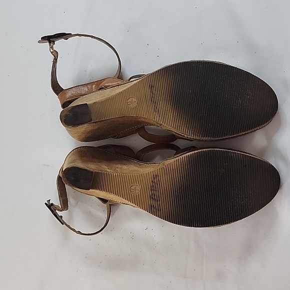 Coach Telma Calf Leather and Suede Butterfly Buckle Wedge Heels Size 9B - Picture 13 of 16